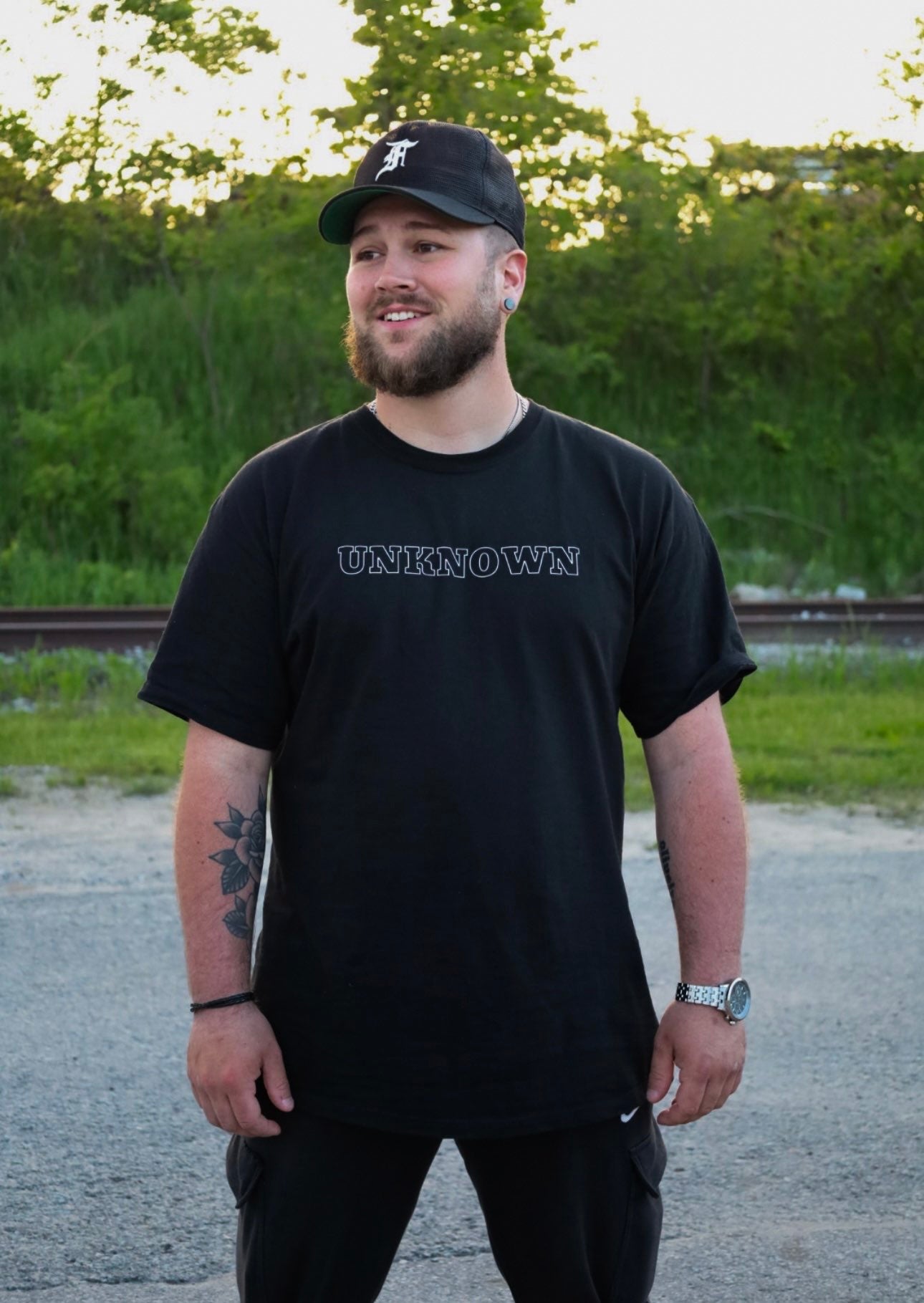 Globe Tee